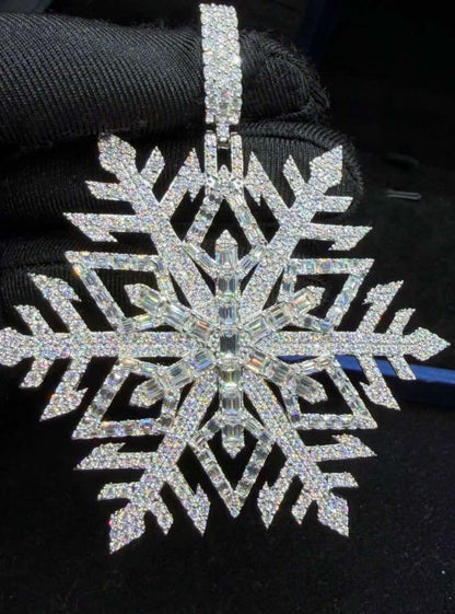 Forever frozen snow flake pendant     (pendant only ,chain sold separately )