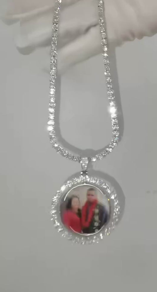 Spinning “forever frame “ memory pendant